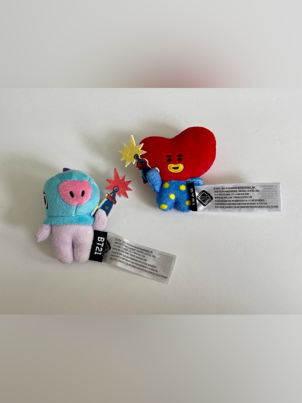 BT21 MINI PLUSH MANG & TATA FIGURINE W/ LASER GUNS HOT TOPIC COLLECTOR ITEM